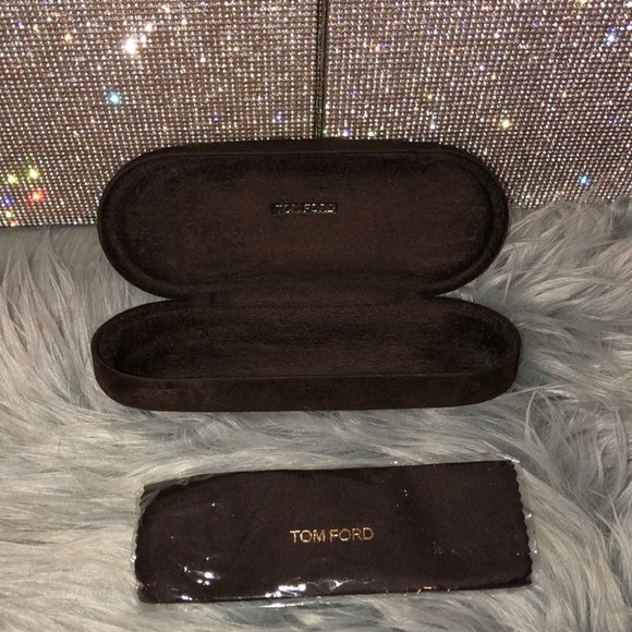 Tom Ford sunglass case and cloth lense cleaner - Picture 2 of 3